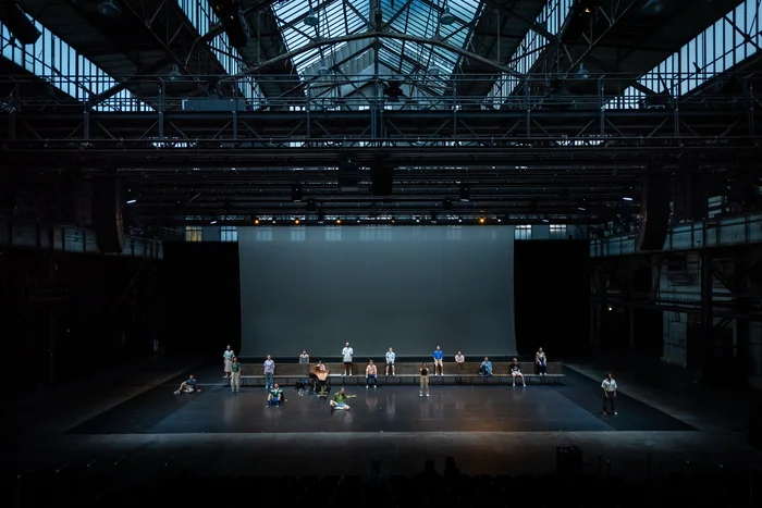 The dance production FUTUR PROCHE in the Jahrhunderthalle Bochum