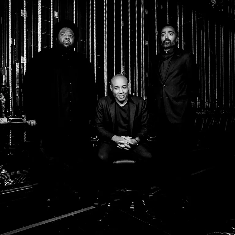 Schwarz-weiß-Aufnahme von Tyshawn Sorey, Aaron Diehl Harish Raghavan.