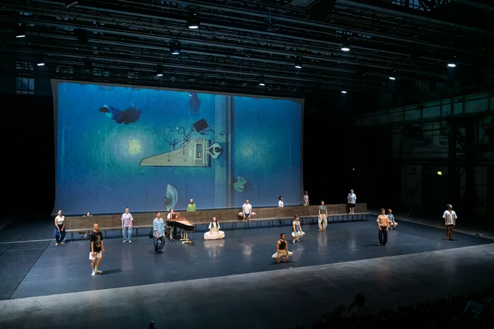 The dance production FUTUR PROCHE in the Jahrhunderthalle Bochum